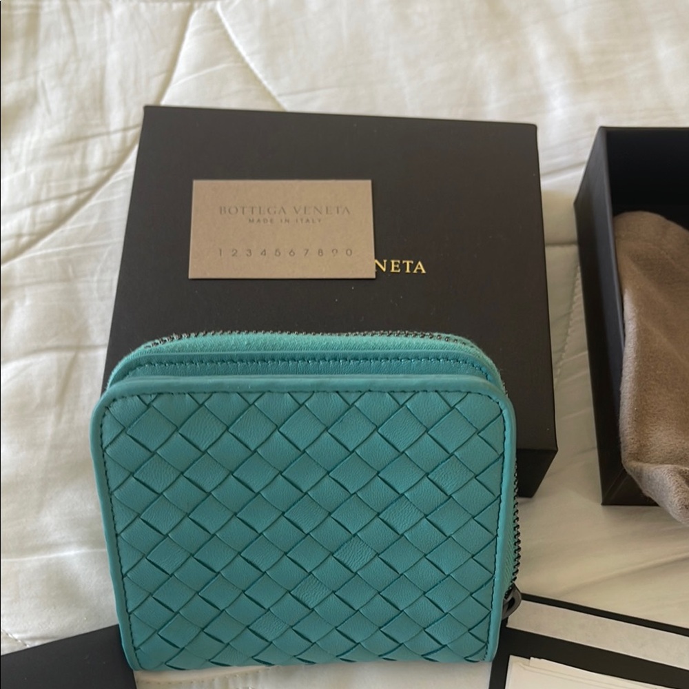 Bottega Veneta Blue Intrecciato Leather Wallet - Picture 3 of 8